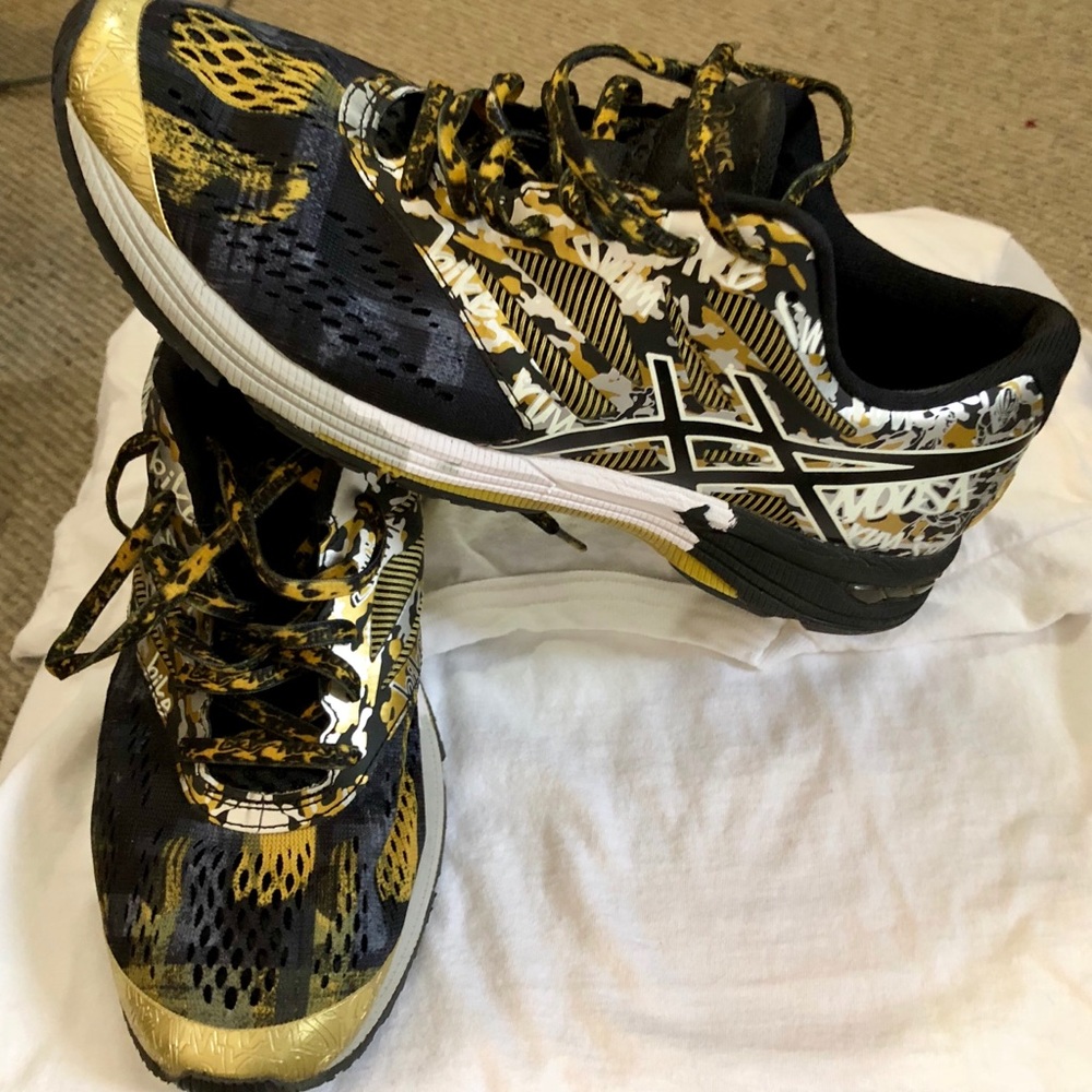 Men’s ASICS gel noosa. Size 8
